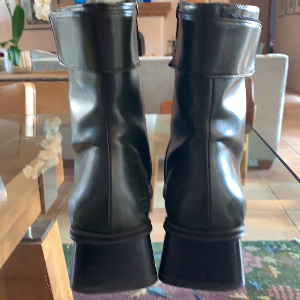 Fabulous square-toe Italian green ankle boot. 💚💚💚 - Picture 4 of 8